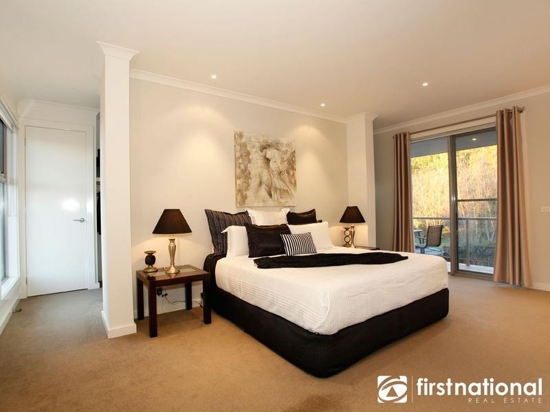 2/48 Langmore Lane, Berwick VIC 3806