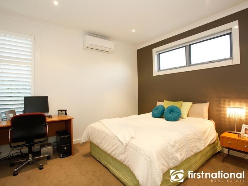 2/48 Langmore Lane, Berwick VIC 3806