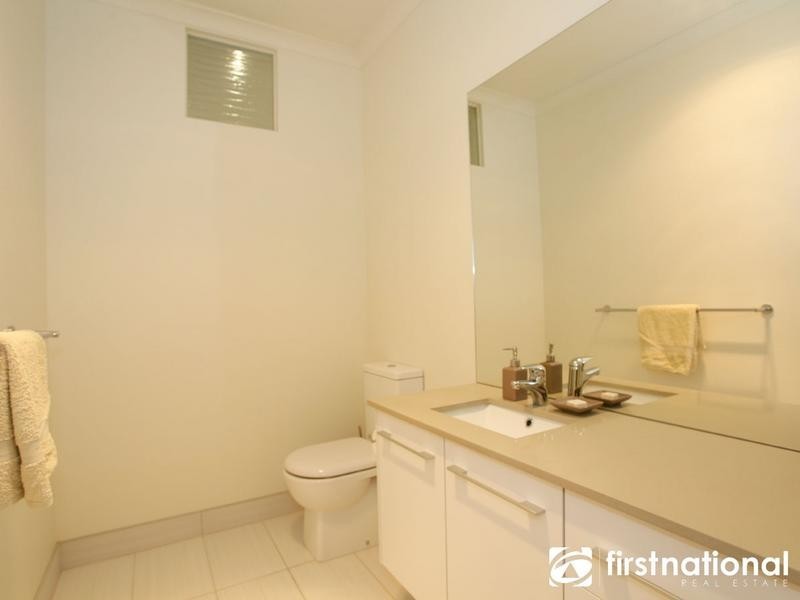 2/48 Langmore Lane, Berwick VIC 3806