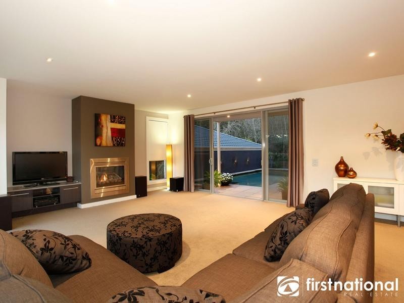 2/48 Langmore Lane, Berwick VIC 3806