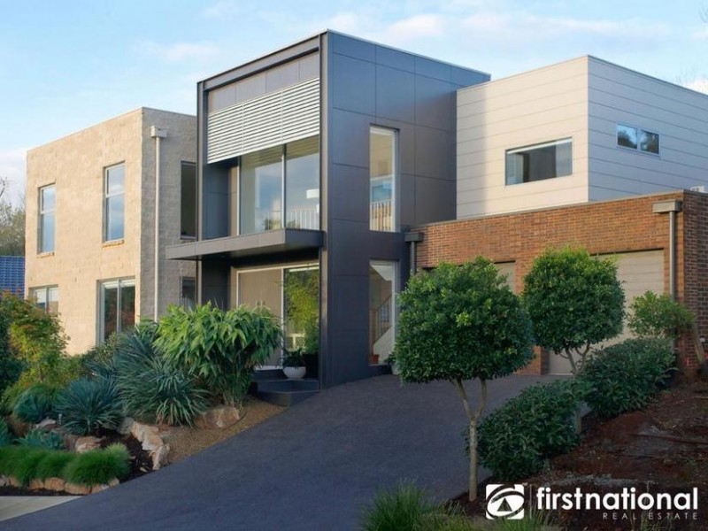 2/48 Langmore Lane, Berwick VIC 3806