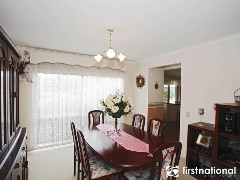 21 St Helens Crescent, Narre Warren North VIC 3804