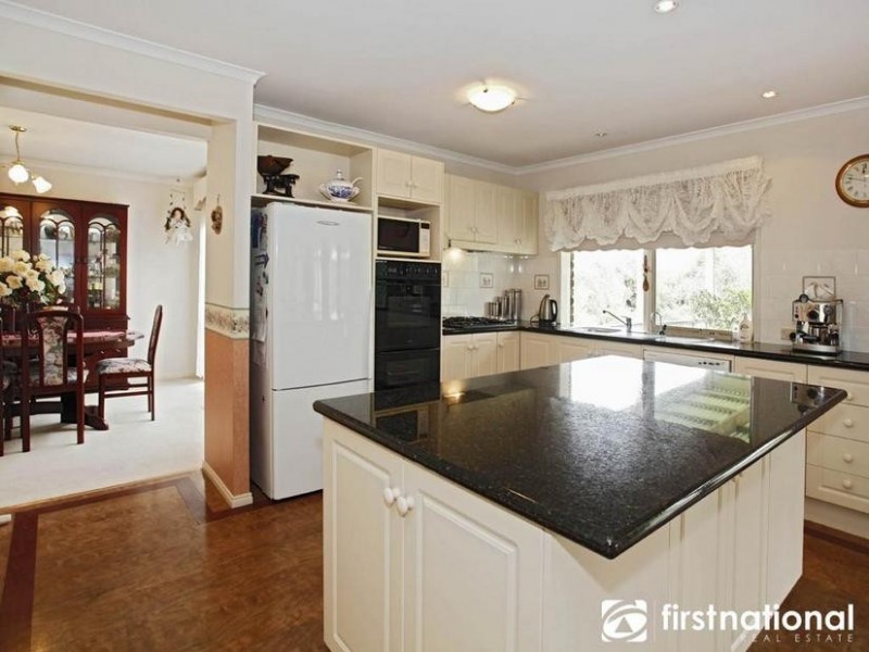 21 St Helens Crescent, Narre Warren North VIC 3804