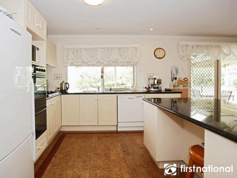 21 St Helens Crescent, Narre Warren North VIC 3804