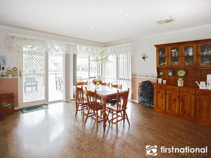 21 St Helens Crescent, Narre Warren North VIC 3804