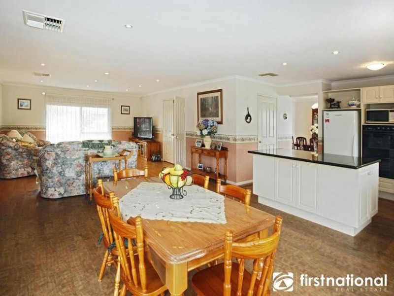 21 St Helens Crescent, Narre Warren North VIC 3804