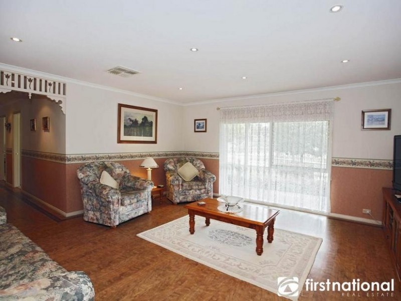 21 St Helens Crescent, Narre Warren North VIC 3804