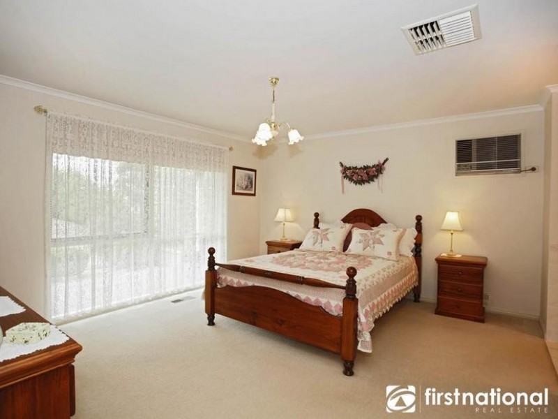 21 St Helens Crescent, Narre Warren North VIC 3804