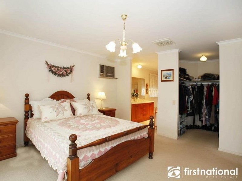 21 St Helens Crescent, Narre Warren North VIC 3804