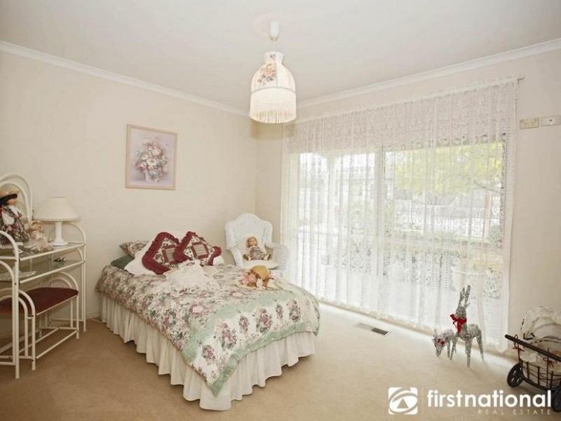 21 St Helens Crescent, Narre Warren North VIC 3804