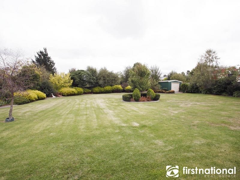 21 St Helens Crescent, Narre Warren North VIC 3804