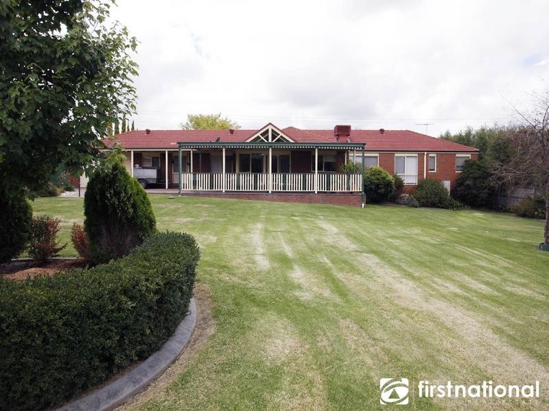 21 St Helens Crescent, Narre Warren North VIC 3804