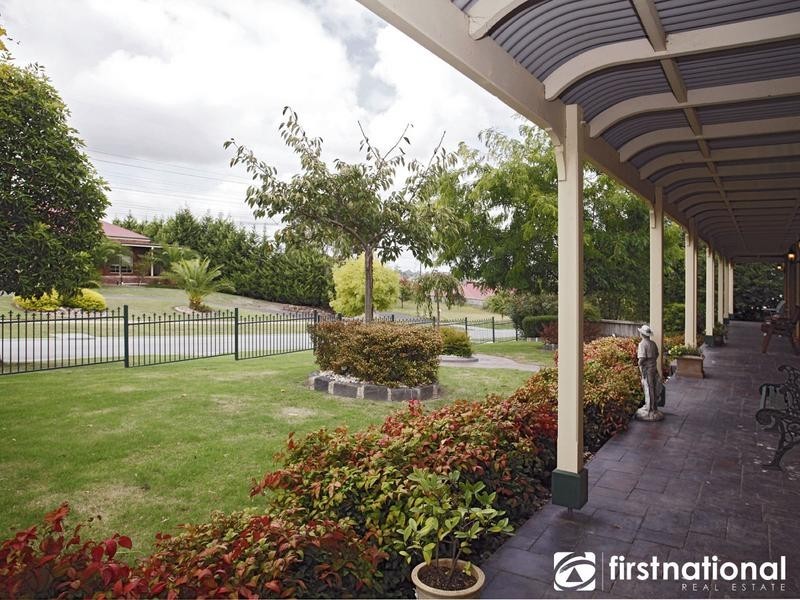 21 St Helens Crescent, Narre Warren North VIC 3804