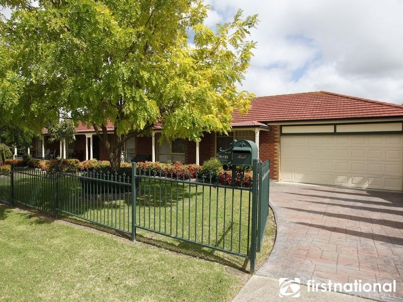 21 St Helens Crescent, Narre Warren North VIC 3804
