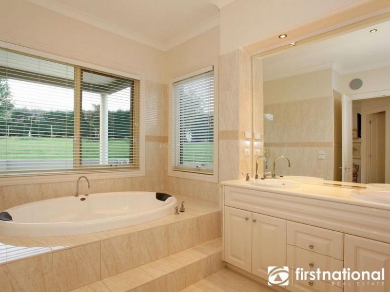 2-6 Glen Moidart Drive, Berwick VIC 3806