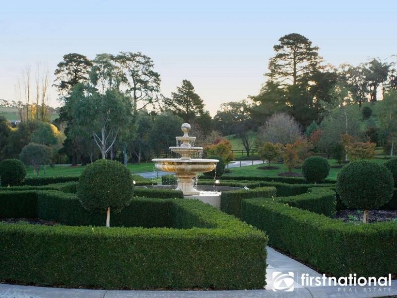 2-6 Glen Moidart Drive, Berwick VIC 3806