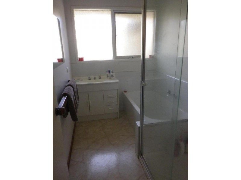 9 Strathaven Drive, Berwick VIC 3806