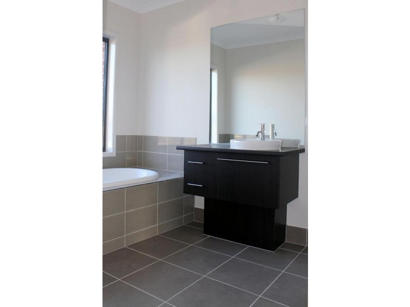 1 Heathfield Lane, Officer VIC 3809