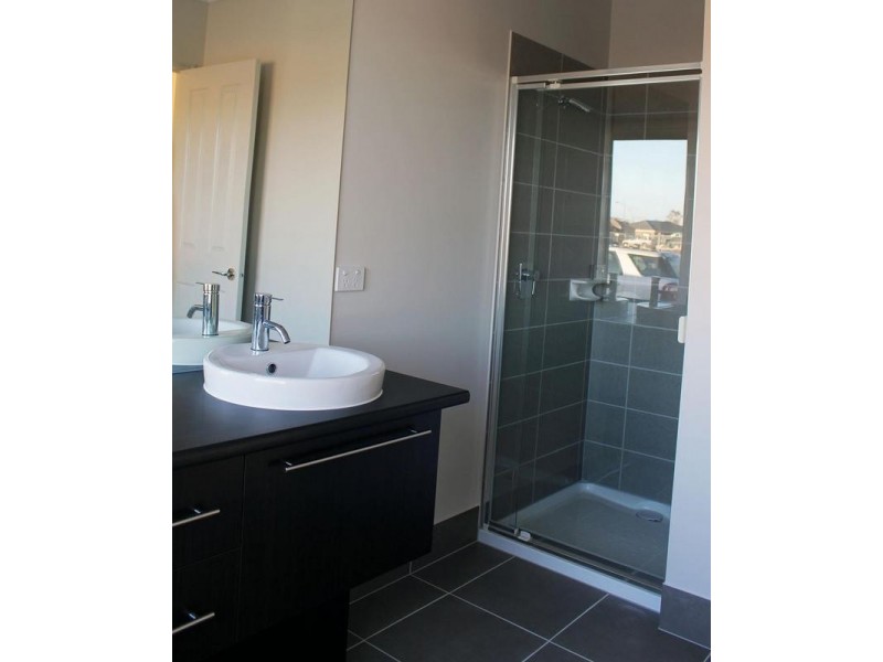 1 Heathfield Lane, Officer VIC 3809