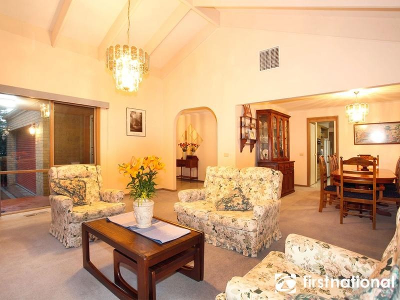 39 Edrington Park Drive, Berwick VIC 3806