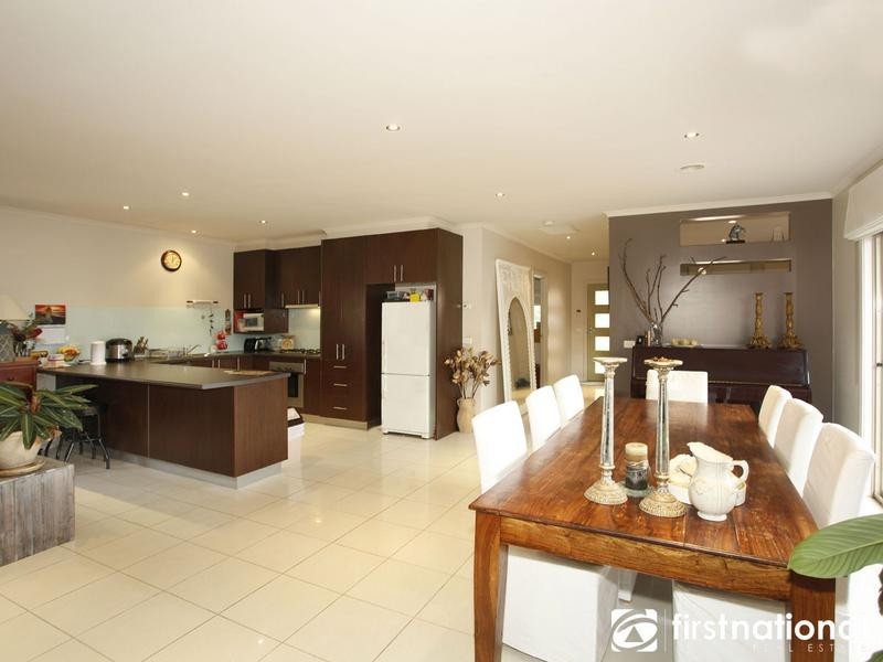 2/57 Wallace Street, Beaconsfield VIC 3807