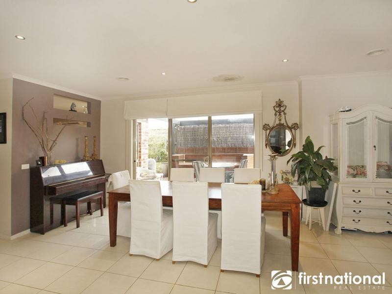 2/57 Wallace Street, Beaconsfield VIC 3807