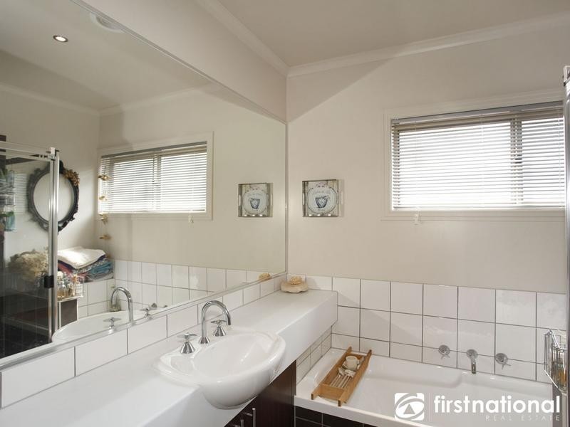 2/57 Wallace Street, Beaconsfield VIC 3807