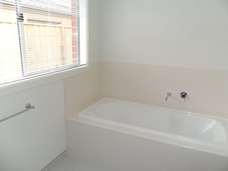 17 Celestine Drive, Officer VIC 3809