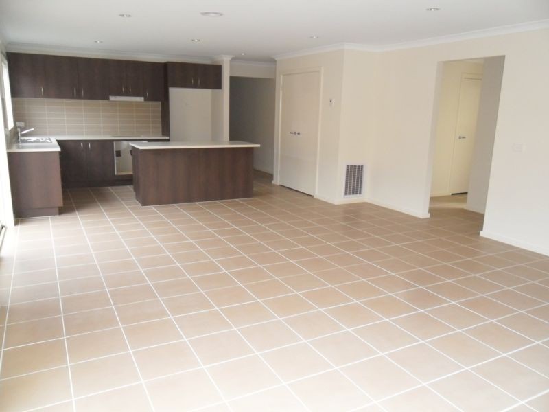 3 Cranbrook Circuit, Officer VIC 3809