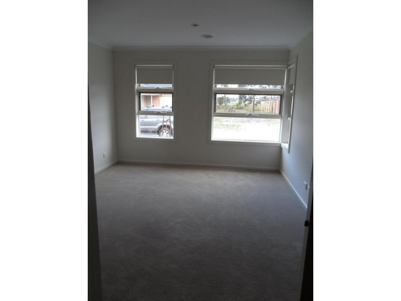 3 Cranbrook Circuit, Officer VIC 3809