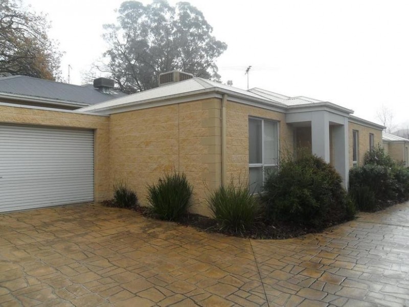 2/6 Elgin Street, Berwick VIC 3806