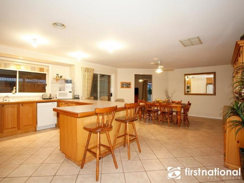 15 Crystal Brook Court, Narre Warren South VIC 3805