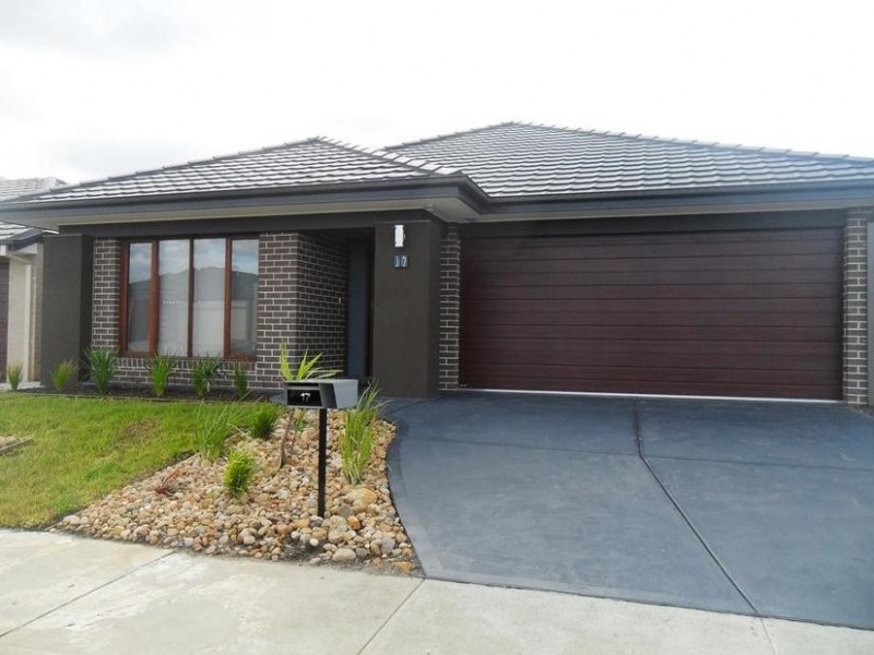 17 Gelderland Drive, Clyde North VIC 3978