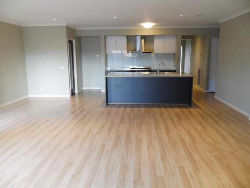 17 Gelderland Drive, Clyde North VIC 3978