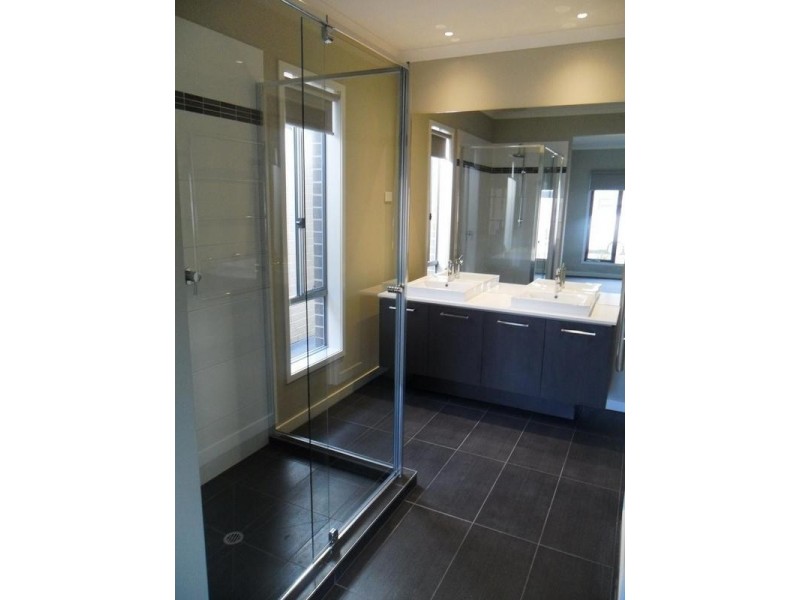 17 Gelderland Drive, Clyde North VIC 3978