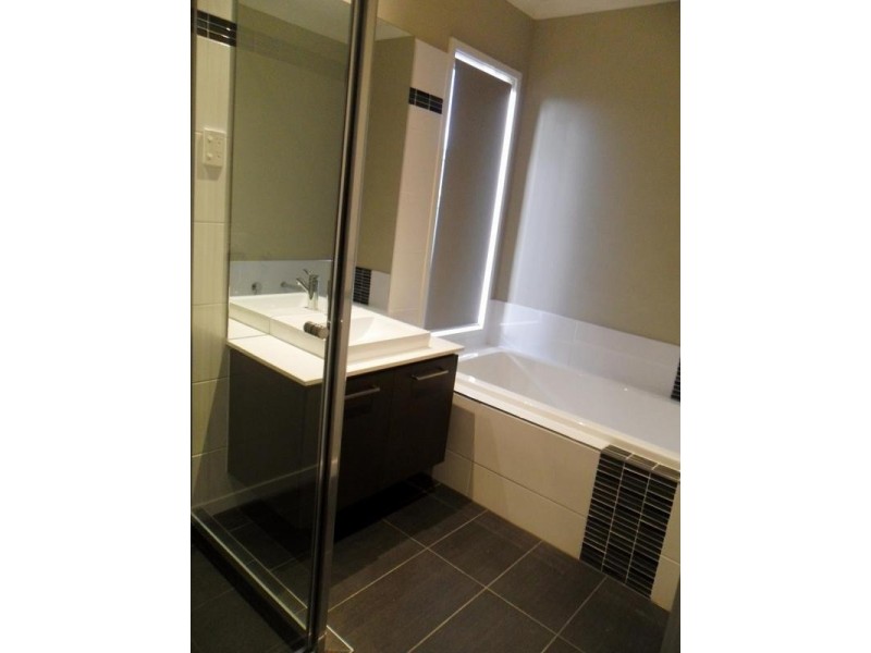 17 Gelderland Drive, Clyde North VIC 3978