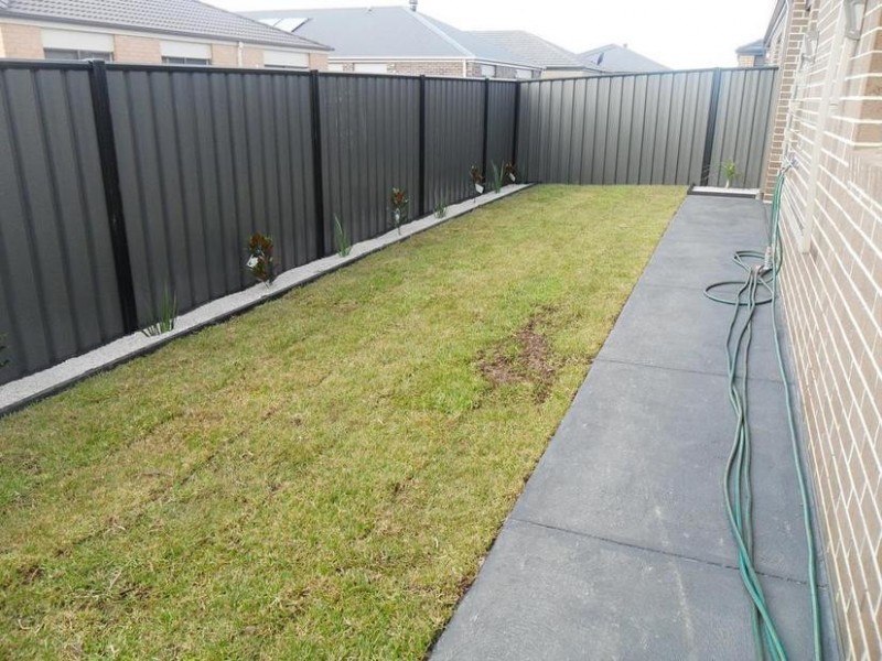 17 Gelderland Drive, Clyde North VIC 3978