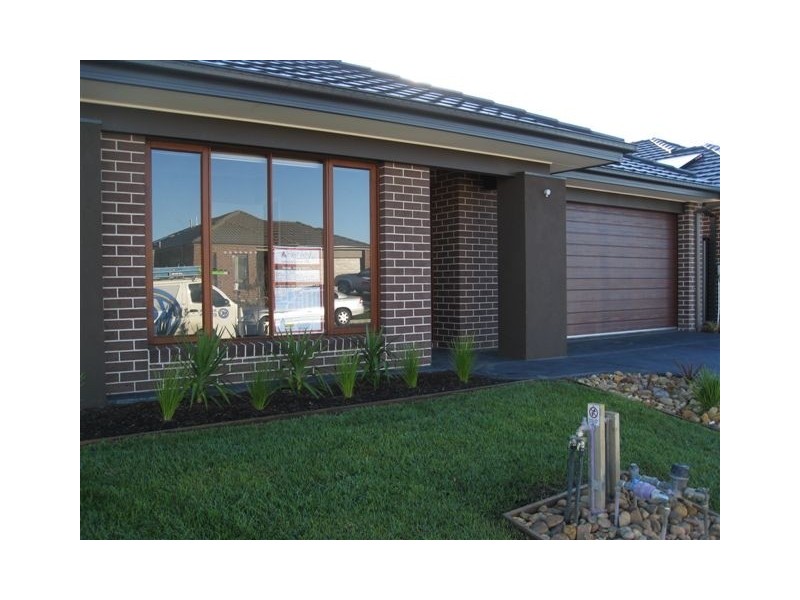 17 Gelderland Drive, Clyde North VIC 3978