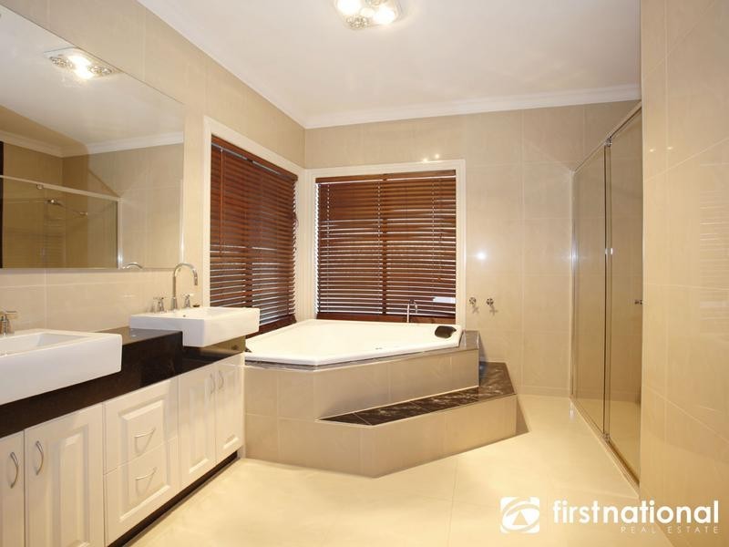 12 Hillcrest Avenue, Narre Warren VIC 3805