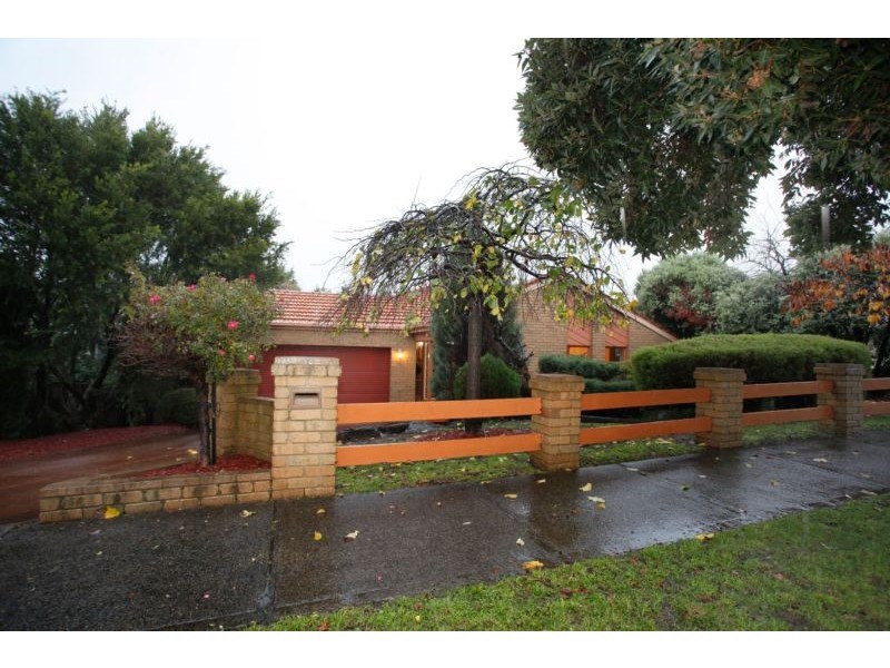 39 Edrington Park Drive, Berwick VIC 3806