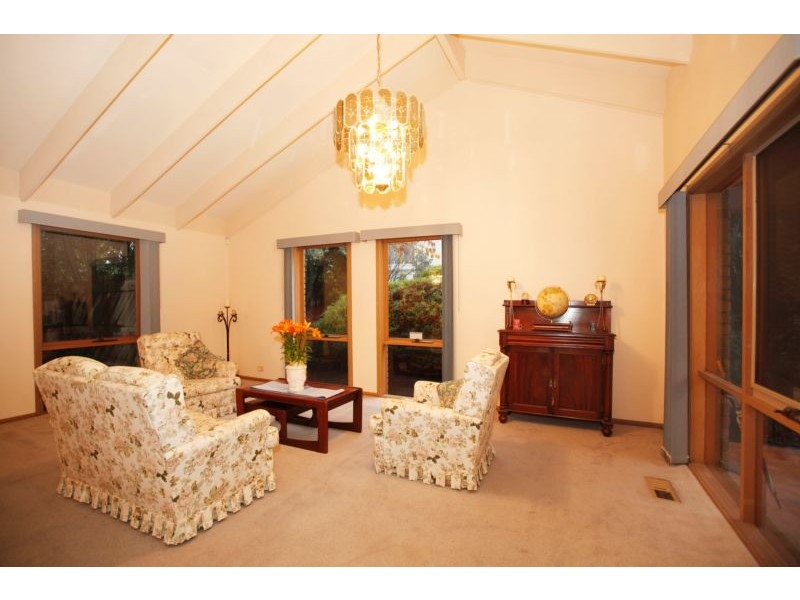 39 Edrington Park Drive, Berwick VIC 3806