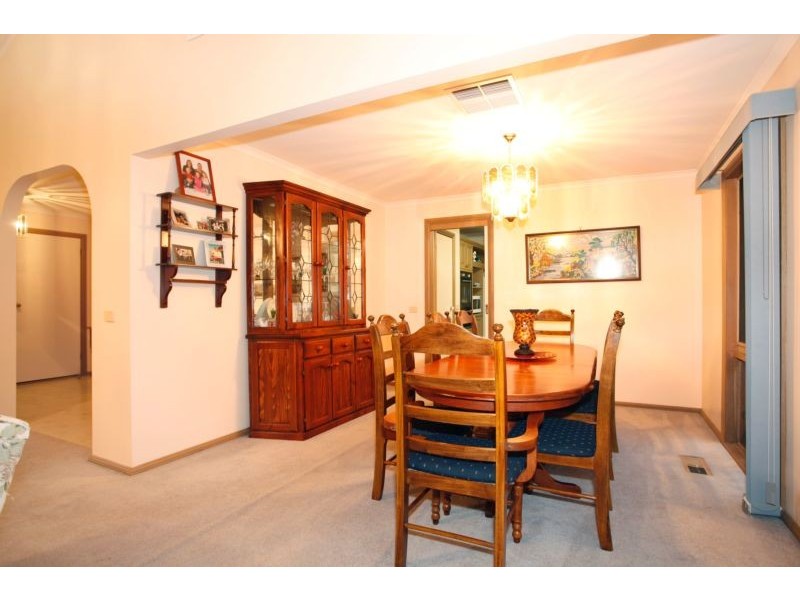 39 Edrington Park Drive, Berwick VIC 3806