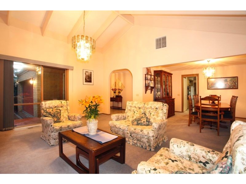 39 Edrington Park Drive, Berwick VIC 3806