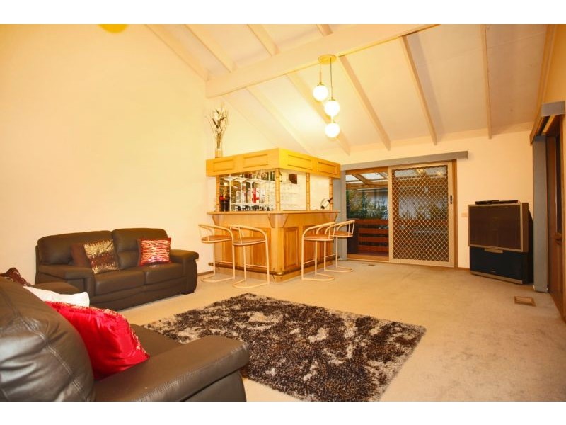 39 Edrington Park Drive, Berwick VIC 3806