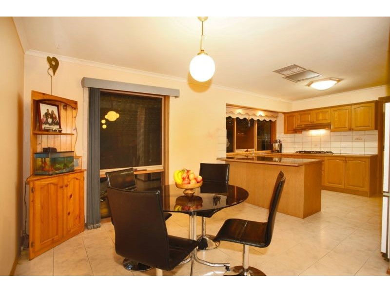 39 Edrington Park Drive, Berwick VIC 3806