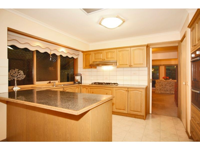 39 Edrington Park Drive, Berwick VIC 3806