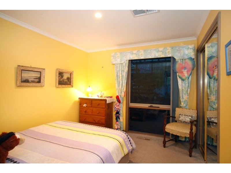 39 Edrington Park Drive, Berwick VIC 3806