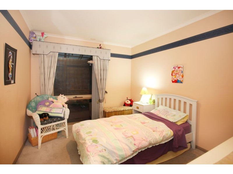 39 Edrington Park Drive, Berwick VIC 3806