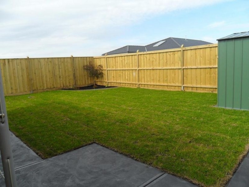 15 Howe Way, Cranbourne East VIC 3977