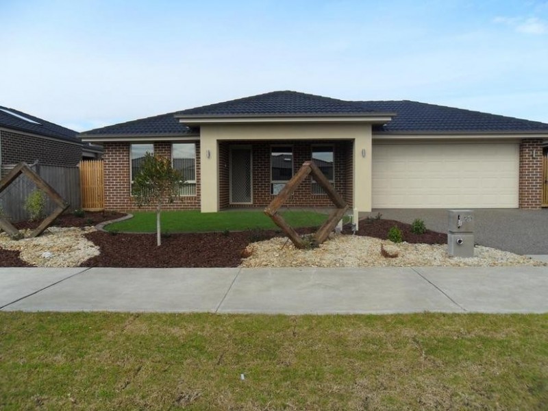 79 Thunderbolt Drive, Cranbourne East VIC 3977